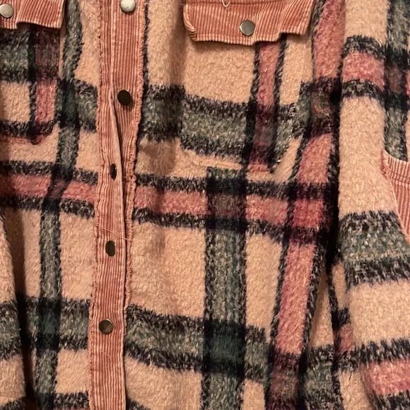 The perfect flannel jacket for Fall! - Picture 6 of 6